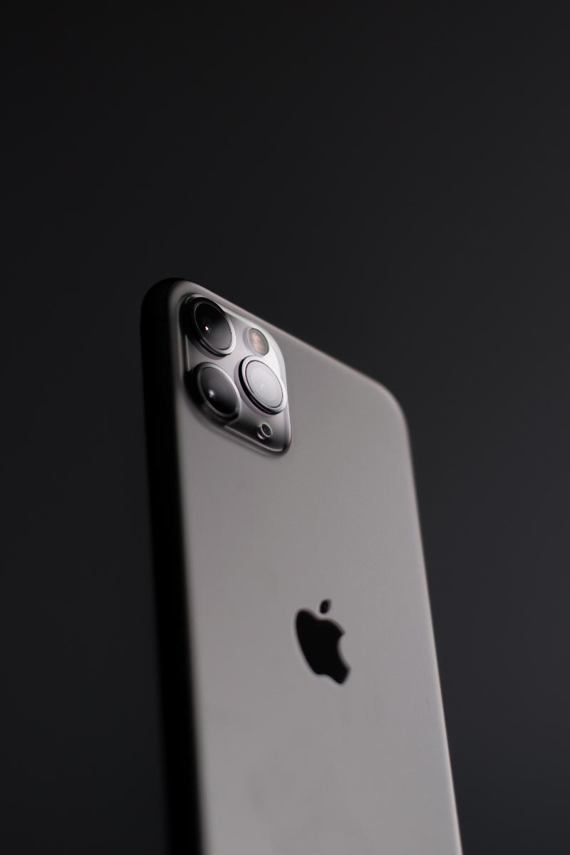 Samsung Galaxy S10e stock photo