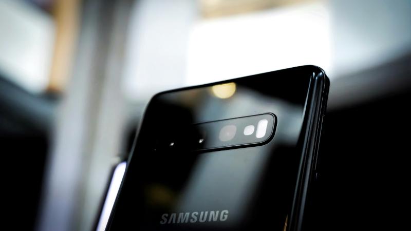 Samsung Galaxy S10+ stock photo